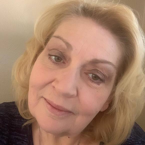 Profile Picture of Cheryl Peters (@cherylpeters488) on Poshmark