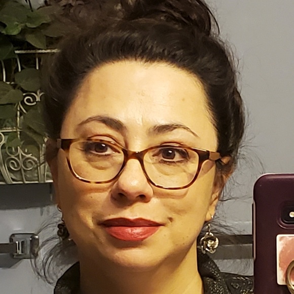 Profile Picture of Andrea Taylor (@happychef76) on Poshmark