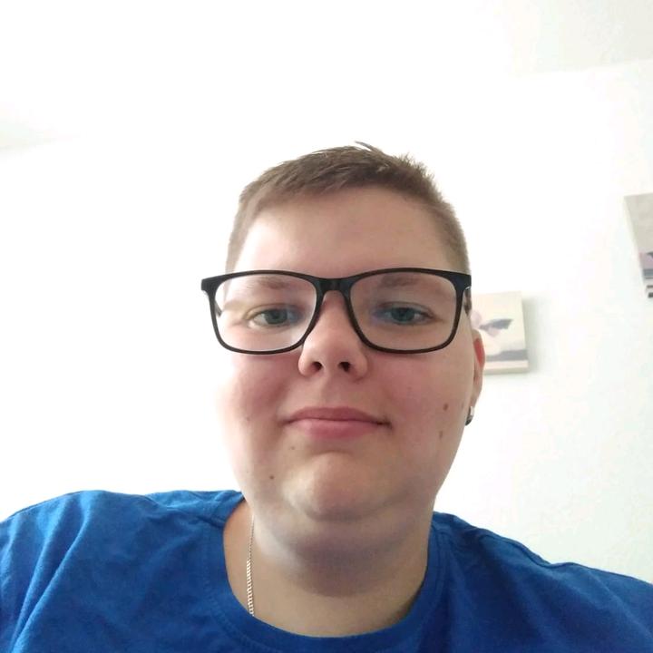 Profile Picture of Michi Roth (@michelleroth51) on Tiktok