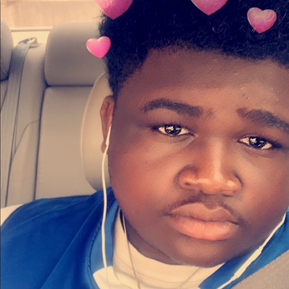 Profile Picture of Akimio Pickering (@almightdrew) on Poshmark