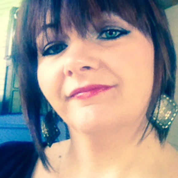 Profile Picture of Christy Cress (@pinkgirl75) on Poshmark