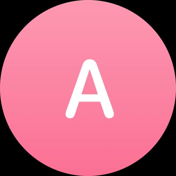 Profile Picture of Akilah Scott (@akilahsctt) on Poshmark