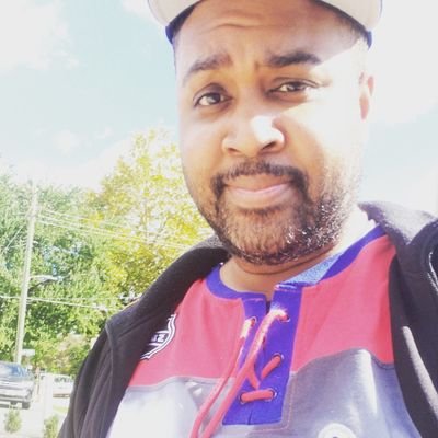 Profile Picture of Brian Henderson (@BEasy11) on Twitter