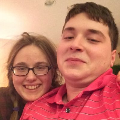 Profile Picture of Laura Gorecki (@smileylaurlaur) on Twitter