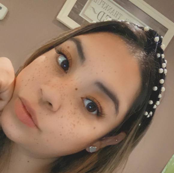 Profile Picture of Carolina Blest (@cblest) on Poshmark