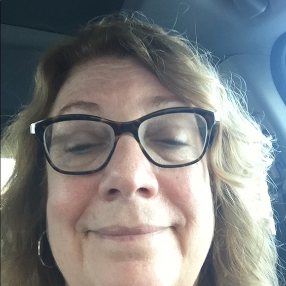 Profile Picture of Toby Schultz (@teerosa) on Poshmark