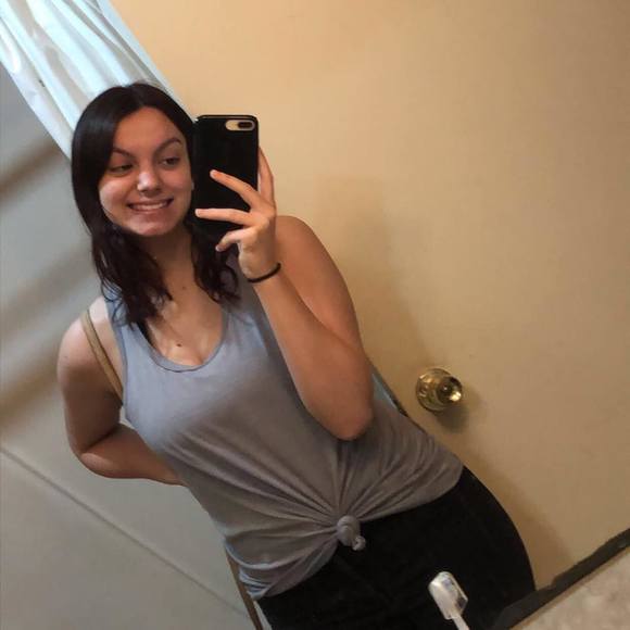 Profile Picture of Cali Morvant (@calimorvant) on Poshmark