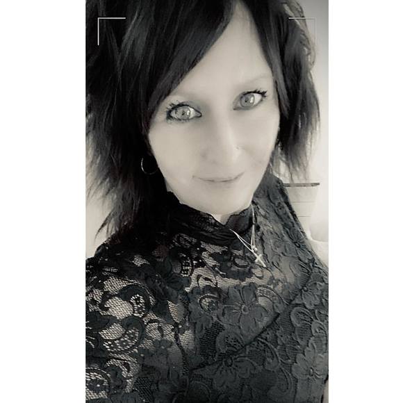 Profile Picture of Jocelyne Bernier (@jocelynebernier) on Poshmark