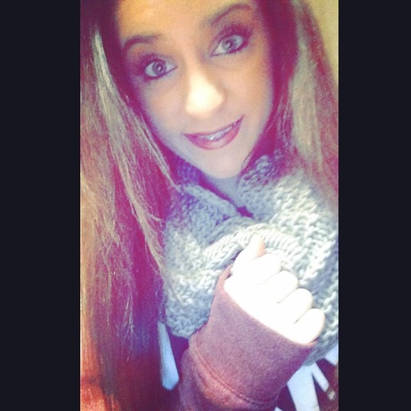 Profile Picture of Hannah Heberlie (@hannah2017) on Poshmark