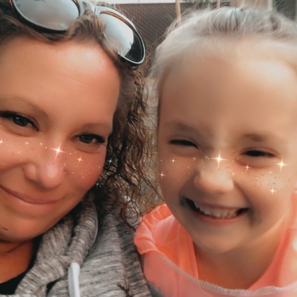 Profile Picture of Robin Faoro (@missrobin18) on Poshmark