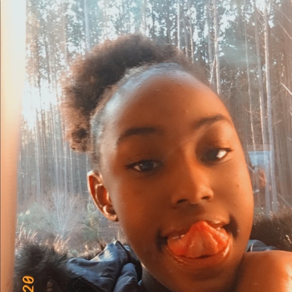 Profile Picture of Rhinailah Flynt (@curlyheadedcoco) on Poshmark