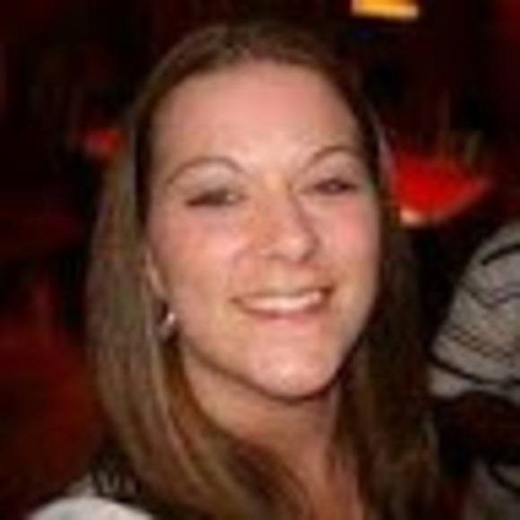 Profile Picture of Amanda Hicks (@aghicks9950) on Poshmark