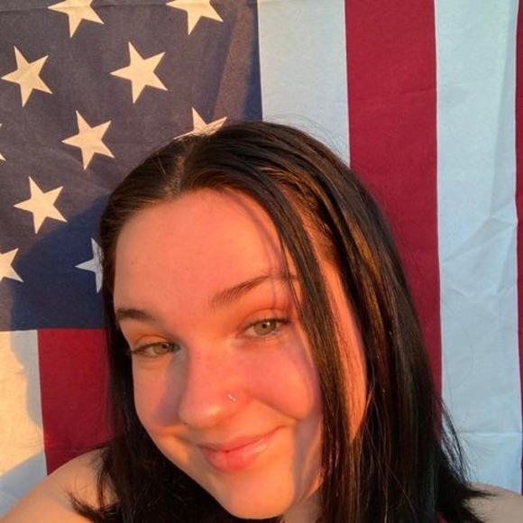 Profile Picture of Emily Wisely (@wiselykids333) on Poshmark