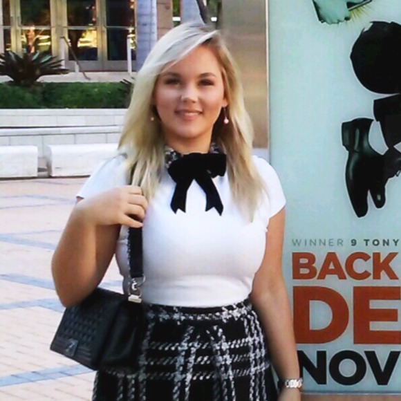 Profile Picture of Meredith Walter (@merawalter) on Poshmark