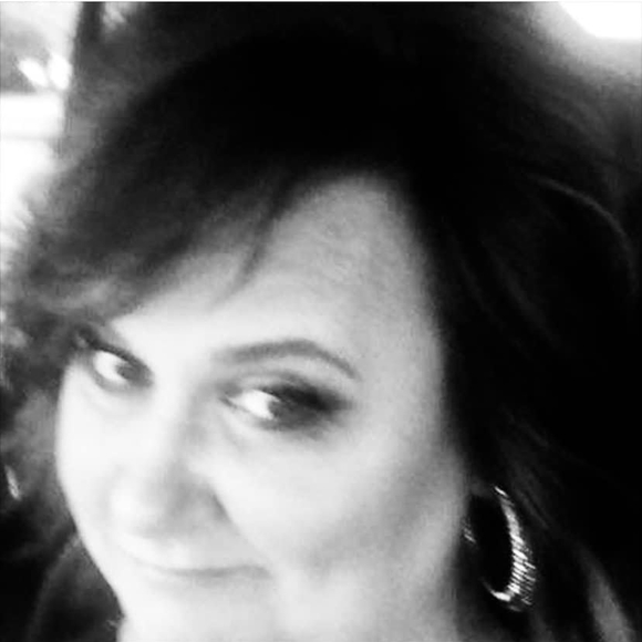 Profile Picture of Annie Kemnitz (@anniekemnitz) on Poshmark