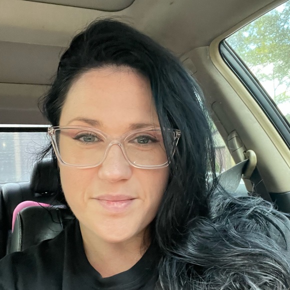 Profile Picture of Lynn Keller (@kell86a) on Poshmark