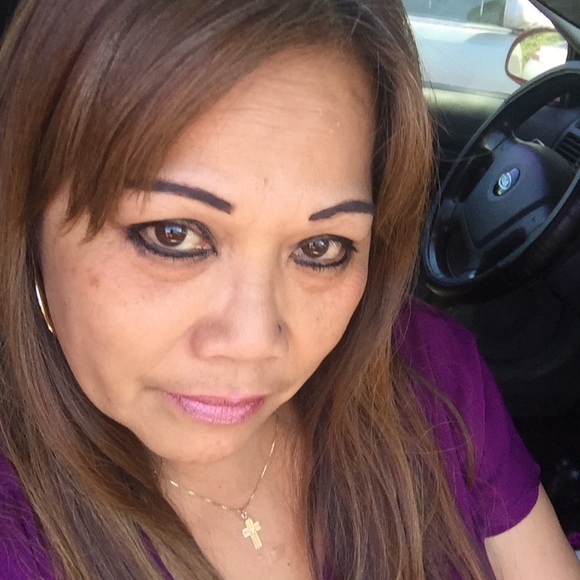 Profile Picture of Lorna Boyd (@lornacruz) on Poshmark