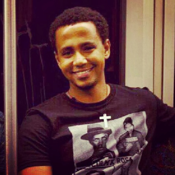 Profile Picture of Andualem Wondafrash (@andualemw) on Poshmark