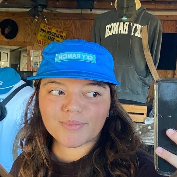 Profile Picture of Sam Harper (@samalisharper) on Poshmark