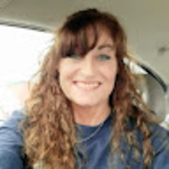 Profile Picture of Angie Sowards (@angieswrds7) on Poshmark