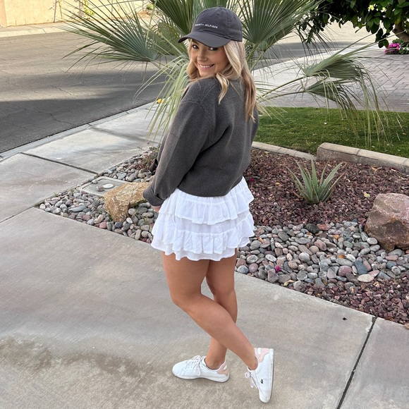 Profile Picture of Taylor Farrell (@taaylorfarrell) on Poshmark