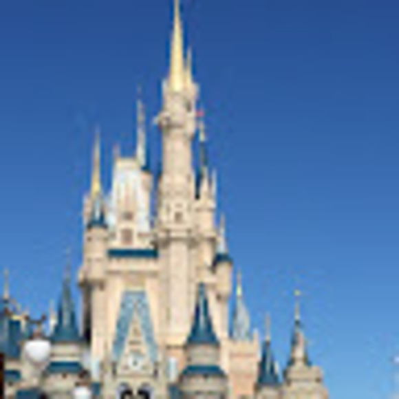 Profile Picture of Charlene Barron (@sunshine52907) on Poshmark