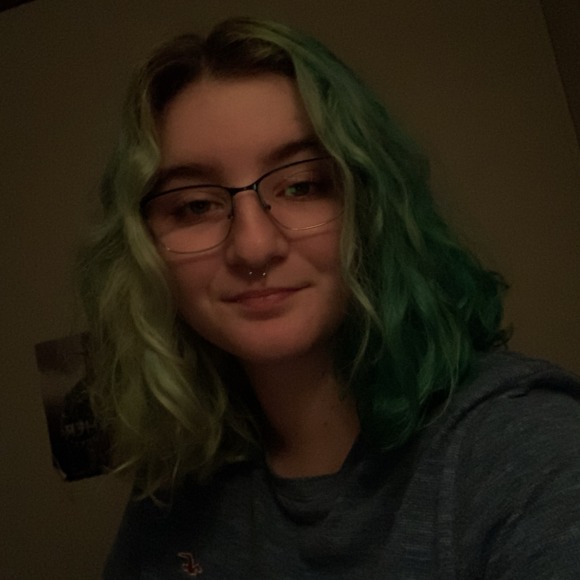 Profile Picture of Jade Adams (@cattbacuets9915) on Poshmark