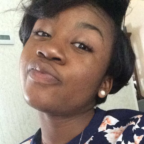 Profile Picture of Aleah James (@lovelymiss96) on Poshmark