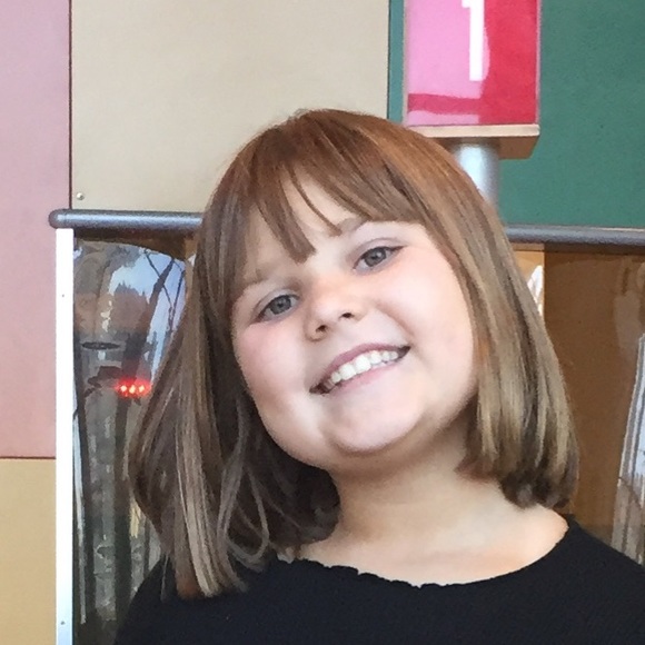 Profile Picture of Phoebe Kleinlein (@phoebekleinlein) on Poshmark