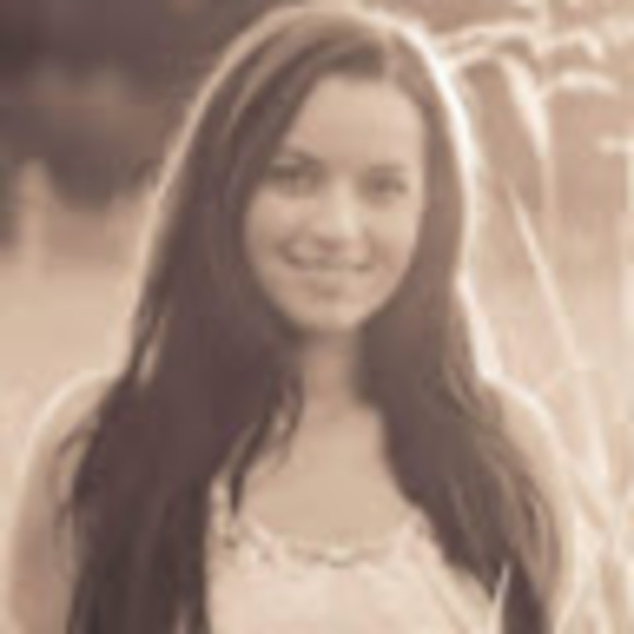 Profile Picture of Rachael Andrew (@rachaelandrew02) on Poshmark