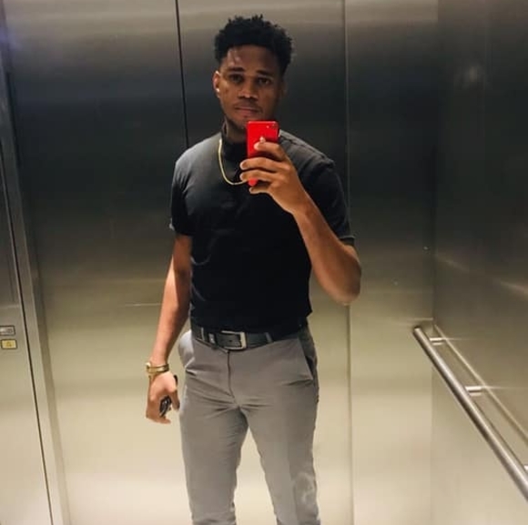 Profile Picture of David David (@mrshand876) on Poshmark
