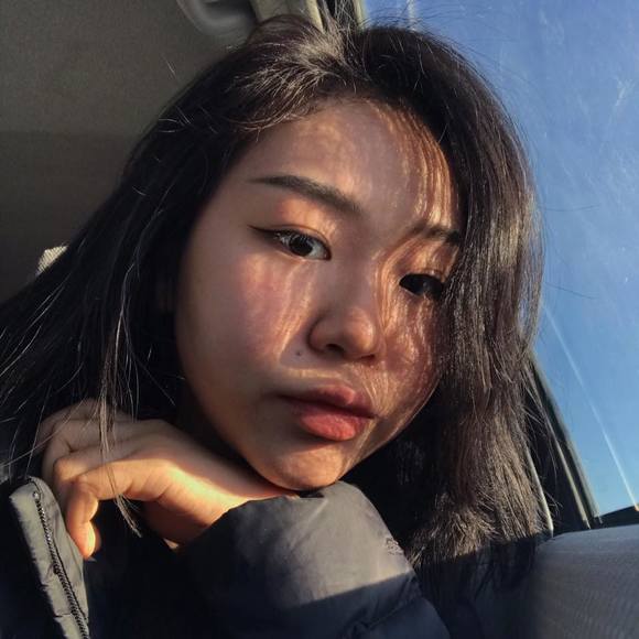 Profile Picture of Nancy Peng (@nancyxpeng) on Poshmark