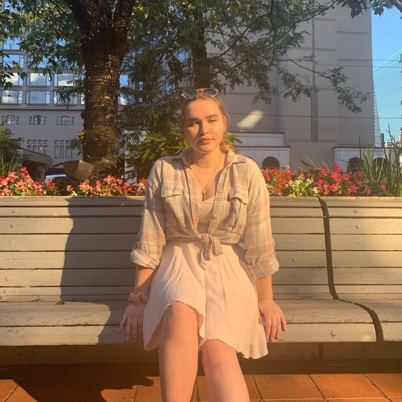 Profile Picture of Chloe Schwartz (@chloeschwartzz) on Poshmark