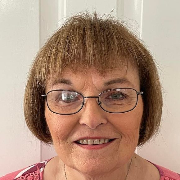 Profile Picture of Donna Overley (@donnaoverley63) on Poshmark