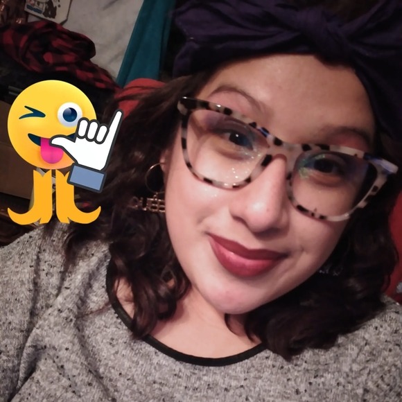 Profile Picture of Emy Emy (@emilymares521) on Poshmark