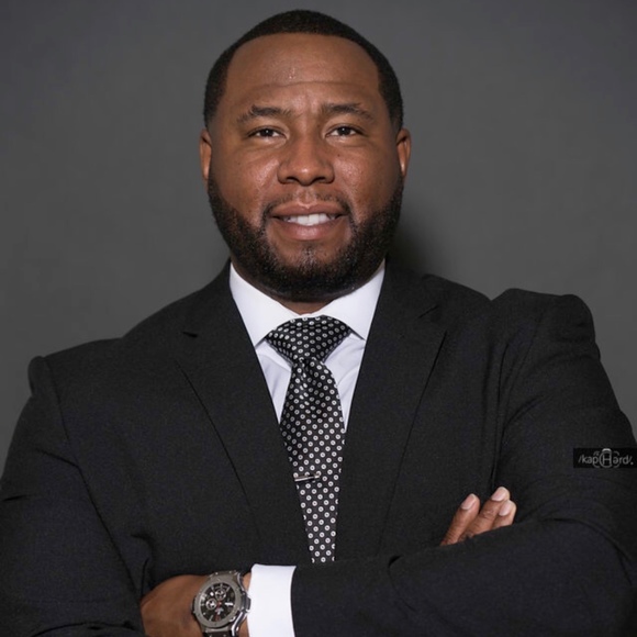 Profile Picture of Dominique Allen (@duallen10) on Poshmark