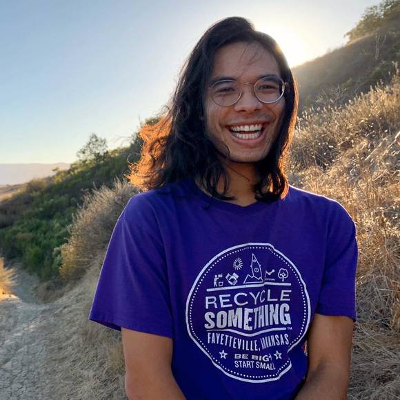 Profile Picture of Joshua Sadinsky (@joshuasadinsky) on Poshmark