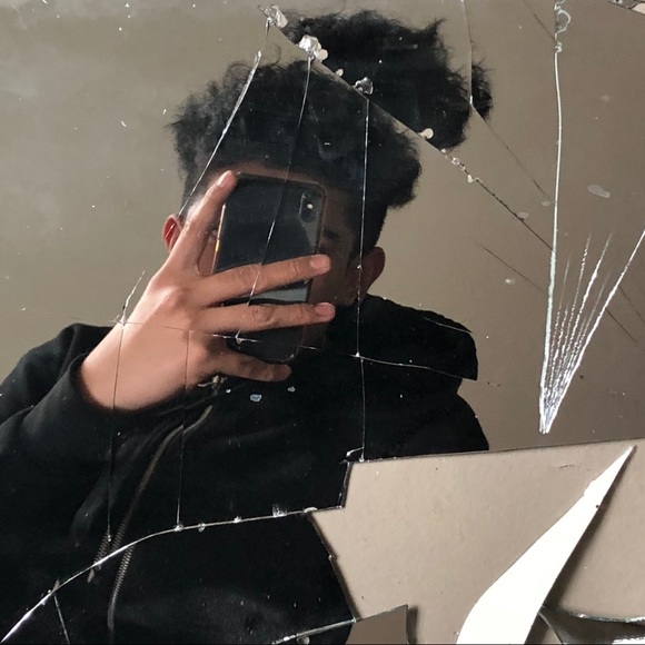 Profile Picture of Aaran Mendez (@aaran_mendez) on Poshmark