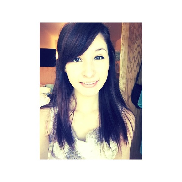 Profile Picture of Brittany Mutchler (@brittanymutch17) on Poshmark