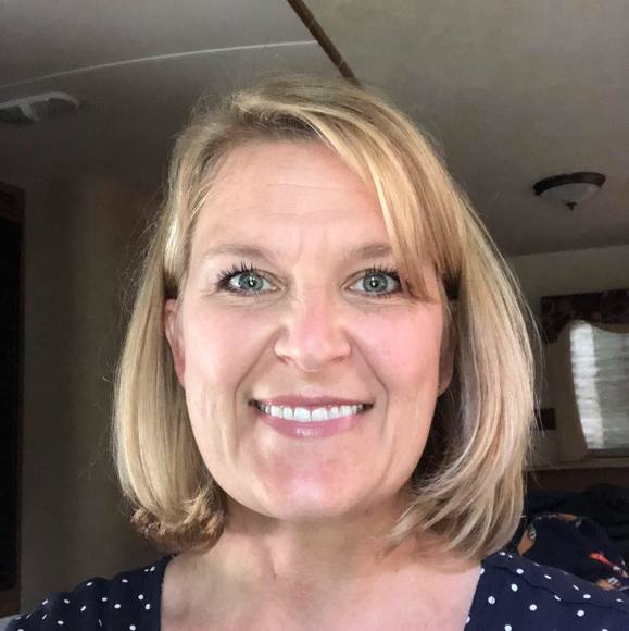 Profile Picture of Staci Gullingsrud (@staci854) on Poshmark