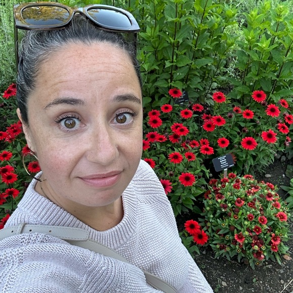 Profile Picture of Rebecca Burnham (@rpag) on Poshmark