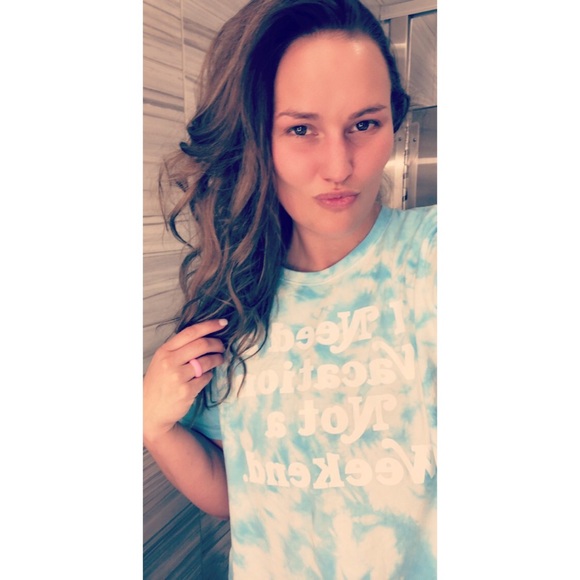 Profile Picture of Tori Ahlers (@ahlerstori) on Poshmark