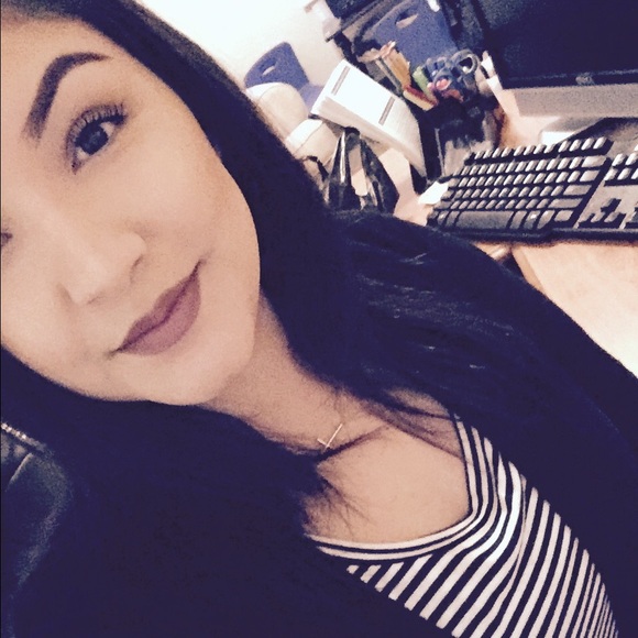 Profile Picture of Alexa Guerra (@alexanicolee26) on Poshmark