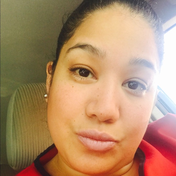 Profile Picture of Bethzaida Flores (@bethzaida34) on Poshmark