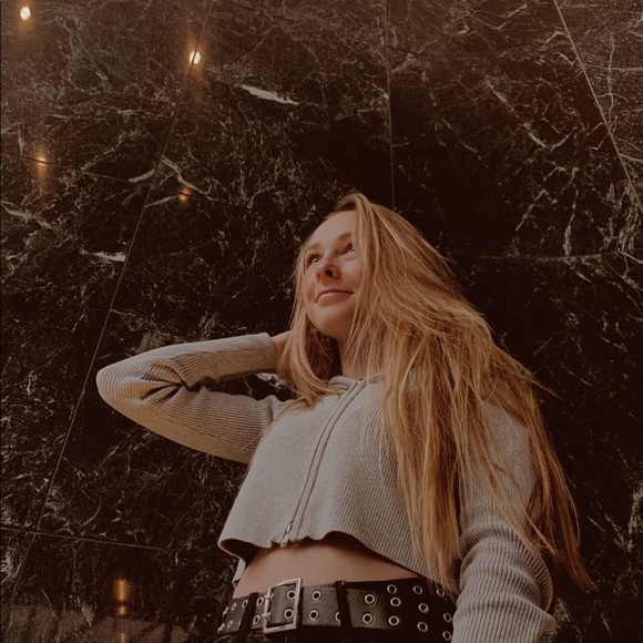 Profile Picture of Chloe Ouren (@chloeouren) on Poshmark