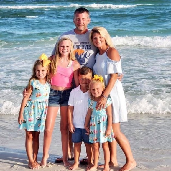 Lily Lamountain - Poshmark Profile Picture of Lily Lamountain (@lilyjlamtn) on Poshmark