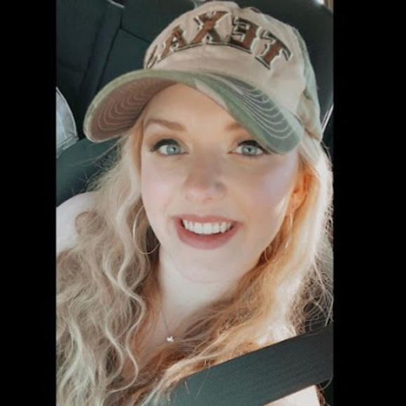 Profile Picture of Ellisha Stokes (@ellishastokes) on Poshmark