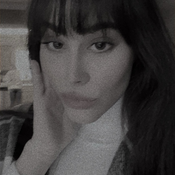 Profile Picture of Julia Bonomo (@jb2k15) on Poshmark