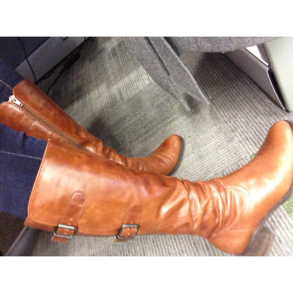 Profile Picture of Jen Gieber (@jennifun) on Poshmark