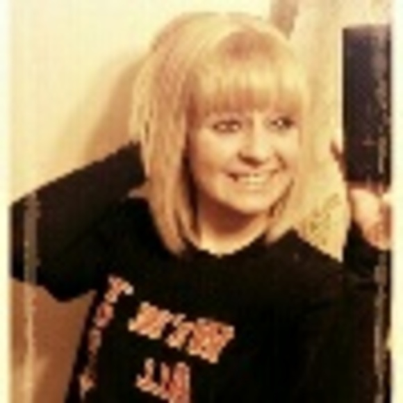 Profile Picture of Jenna Burris (@jennamarlene13) on Poshmark